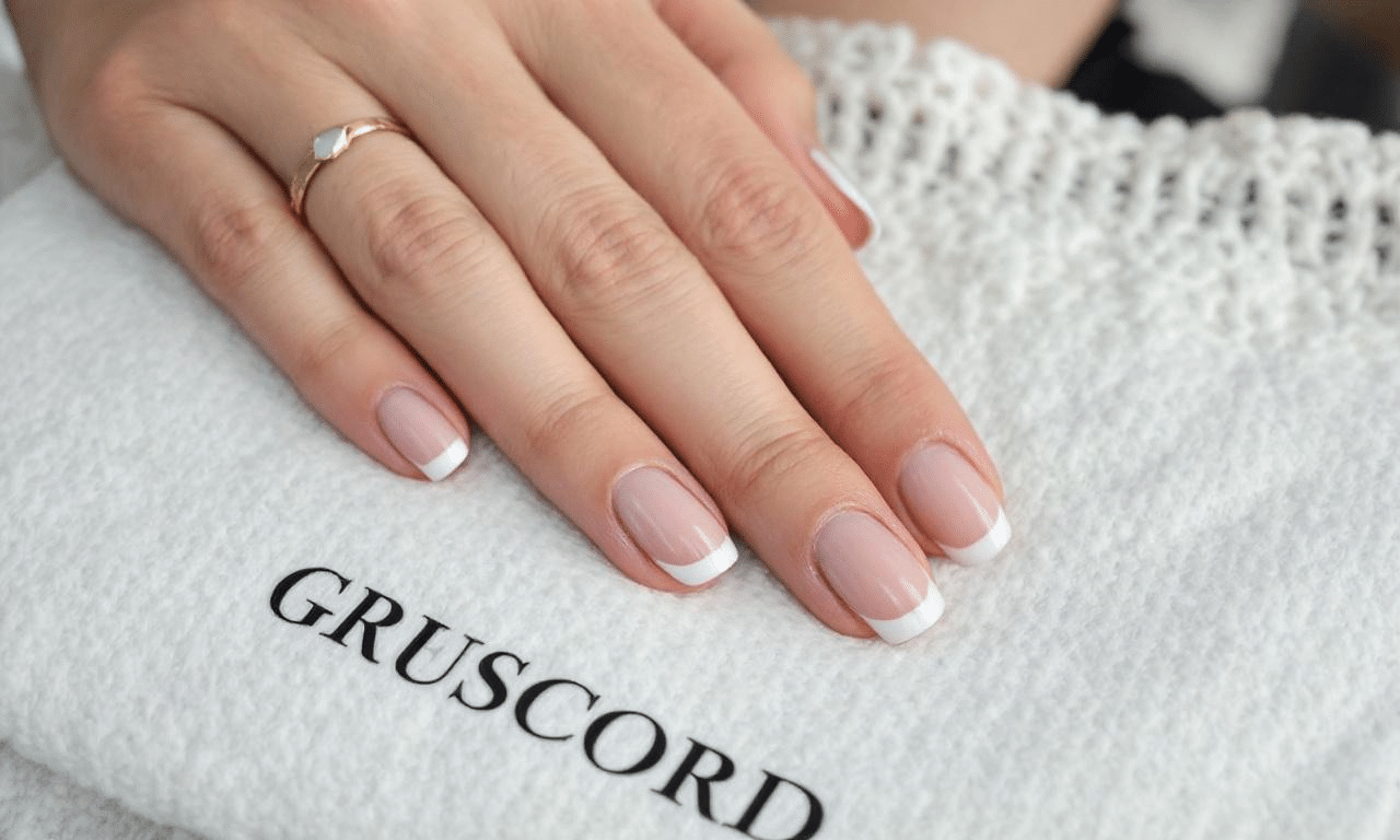 Transformeer je nagels met deze onmisbare Franse look!